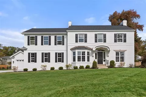 801 Hawbrook Rd, Glendale, MO 63122