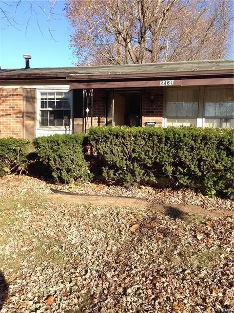 2461 Duchess Dr, Saint Louis, MO 63136