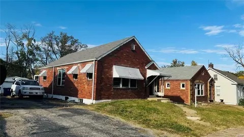 8733 Granada Pl, Saint Louis, MO 63136