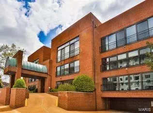 4540 Laclede Ave #301, Saint Louis, MO 63108
