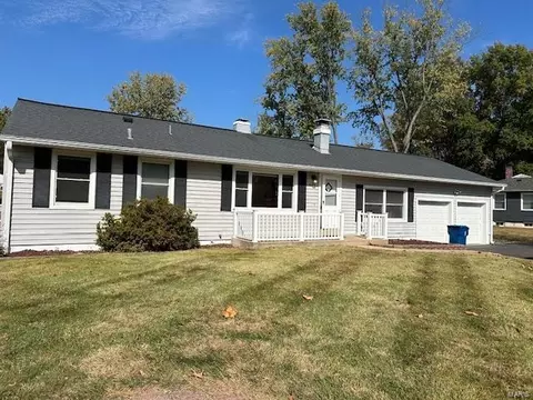 431 Essen Ln, Ballwin, MO 63021
