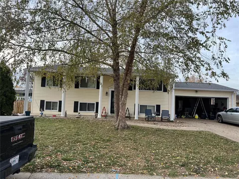 15 Saint David Dr, Saint Peters, MO 63376