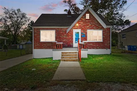 300 W Loretta Ave, Saint Louis, MO 63125