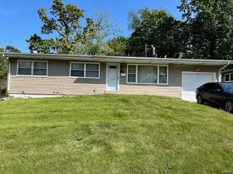 8920 Dever Dr, Saint Louis, MO 63136