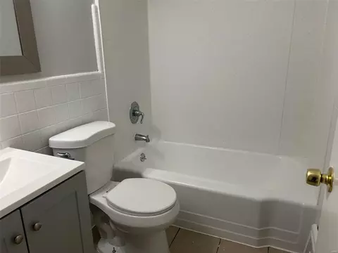 Bath - 509 Teston Dr, Saint Louis, MO 63135 photo 1 of 1