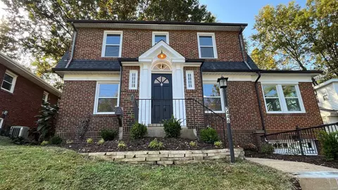 7446 Richmond Pl, Maplewood, MO 63143