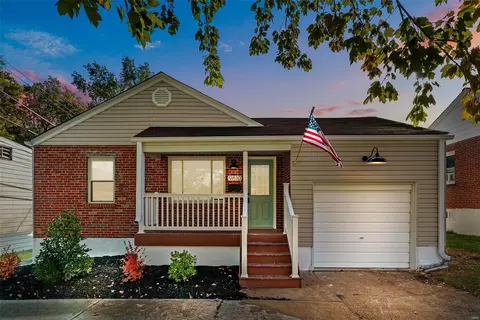 9810 Huntingdon Ln, Saint Louis, MO 63123