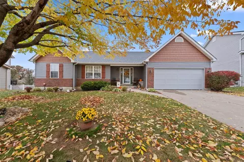 415 Valley Oaks Dr, Wentzville, MO 63385