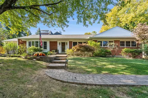 14 Scarsdale Ln, Richmond Heights, MO 63117