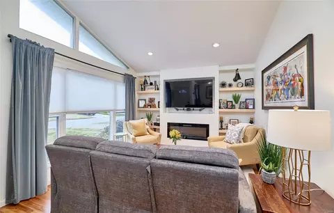 Living - 430 Orchard Ave, Ballwin, MO 63021 photo 5 of 5