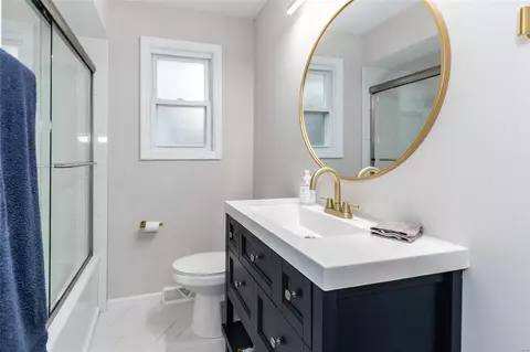 Bath - 331 Summit Rd, Fenton, MO 63026 photo 4 of 5