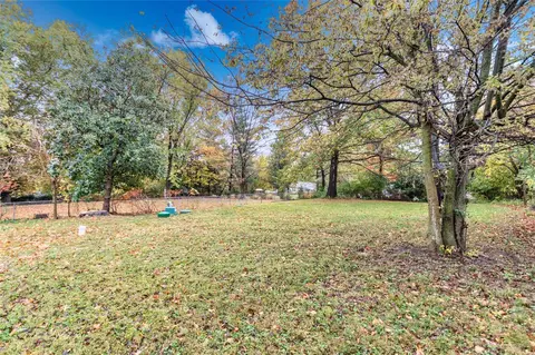 Exterior - 331 Summit Rd, Fenton, MO 63026 photo 7 of 10