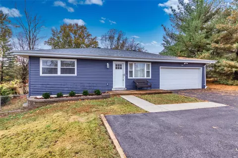 331 Summit Rd, Fenton, MO 63026