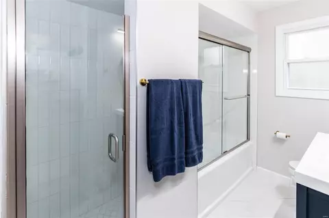 Bath - 331 Summit Rd, Fenton, MO 63026 photo 5 of 5