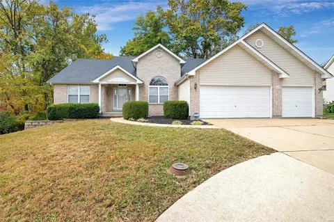 4375 Owens Dr, Saint Louis, MO 63128