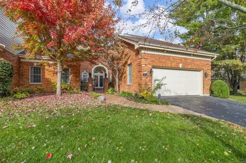 829 Fairfield Lake Dr, Chesterfield, MO 63017