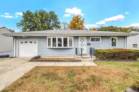 7613 General Sheridan Ln, Saint Louis, MO 63123