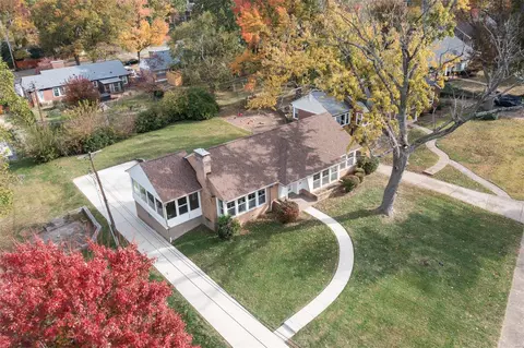 846 Old Bonhomme Rd, Saint Louis, MO 63132