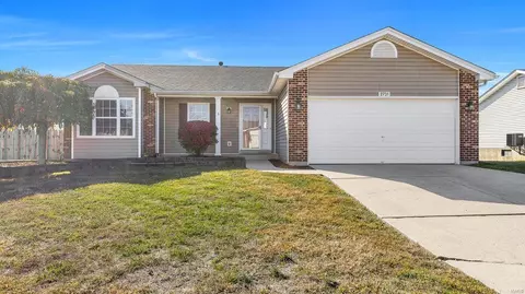 2731 Providence Ridge Dr, Wentzville, MO 63385