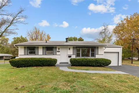 995 Lindsay Ln, Florissant, MO 63031