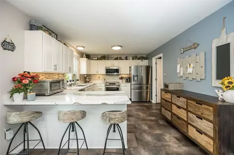 Kitchen - 16704 Hickory Crest Dr, Wildwood, MO 63011 photo 2 of 5