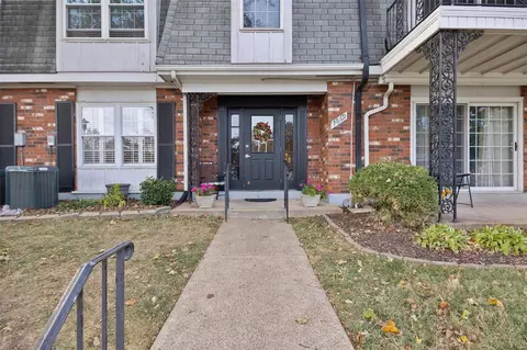 1669 Mayenne #B, Saint Louis, MO 63125
