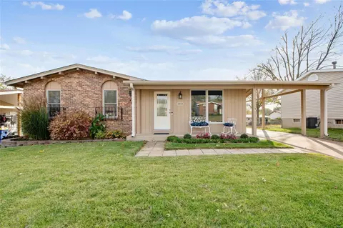 1858 San Pedro Ln, Fenton, MO 63026