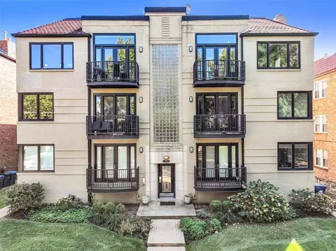 7524 Cromwell Dr #2W, Saint Louis, MO 63105