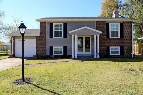 346 Sorrento Dr, Ballwin, MO 63021 photo 1