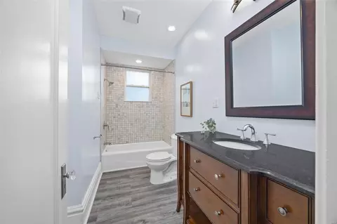 Bath - 3731 Oakmount Ave, Normandy, MO 63121 photo 1 of 3