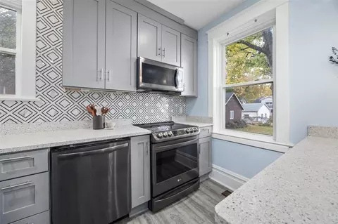 Kitchen - 3731 Oakmount Ave, Normandy, MO 63121 photo 2 of 3