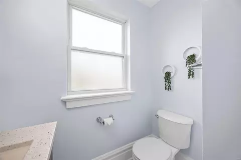 Bath - 3731 Oakmount Ave, Normandy, MO 63121 photo 3 of 3