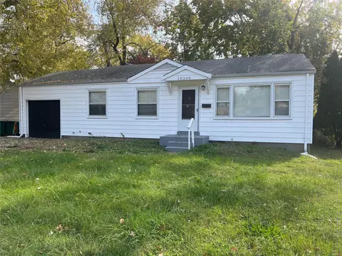 10260 Ashbrook Dr, Saint Louis, MO 63137