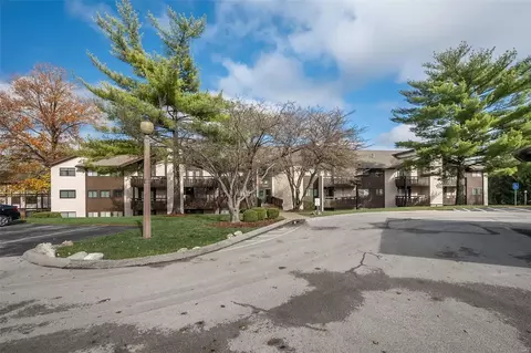 1400 Heritage Lndg #201, Saint Charles, MO 63303