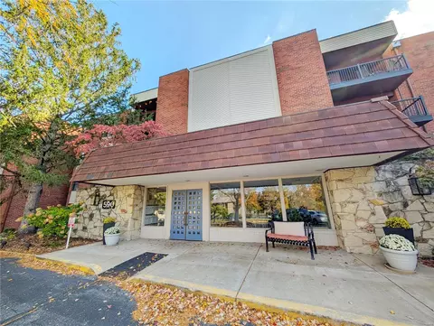590 Sarah Ln #208, Saint Louis, MO 63141