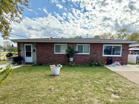 10720 Tropic Dr #20-22, Saint Ann, MO 63074