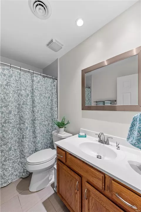 Bath - 533 Spring Glen Dr, Ballwin, MO 63021 photo 1 of 1