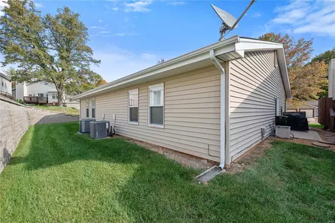 Exterior - 533 Spring Glen Dr, Ballwin, MO 63021 photo 4 of 4