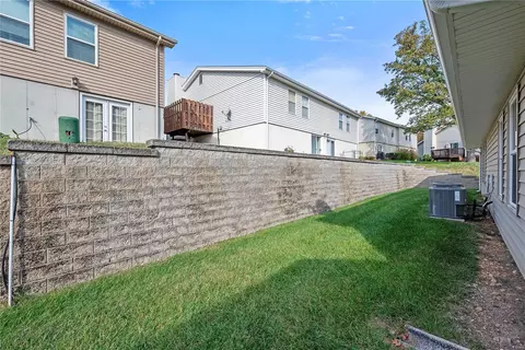 Exterior - 533 Spring Glen Dr, Ballwin, MO 63021 photo 3 of 4