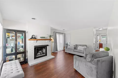 Living - 533 Spring Glen Dr, Ballwin, MO 63021 photo 1 of 2