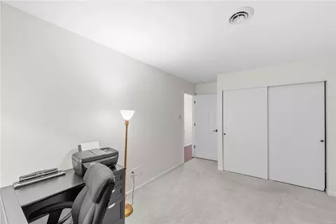 Bedroom - 533 Spring Glen Dr, Ballwin, MO 63021 photo 2 of 4
