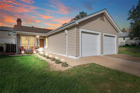 533 Spring Glen Dr, Ballwin, MO 63021