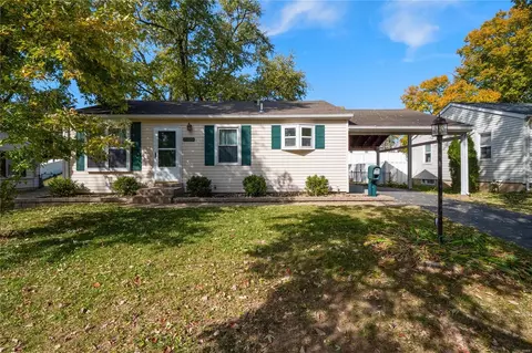 2705 Timberlake Dr, Maryland Heights, MO 63043