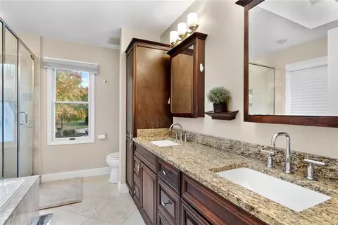 Bath - 1817 Sparks Ct, Wildwood, MO 63011 photo 2 of 8
