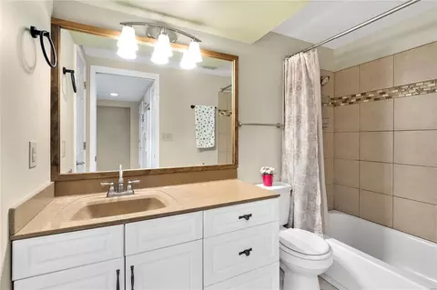 Bath - 1817 Sparks Ct, Wildwood, MO 63011 photo 8 of 8