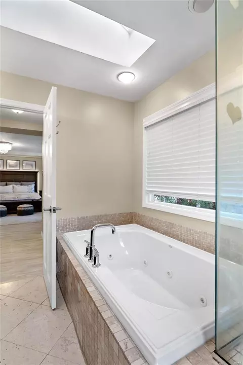 Bath - 1817 Sparks Ct, Wildwood, MO 63011 photo 4 of 8