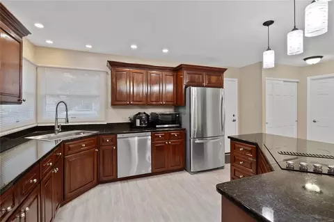 Kitchen - 1817 Sparks Ct, Wildwood, MO 63011 photo 4 of 5