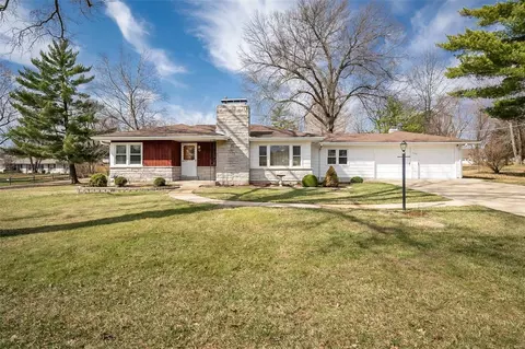302 Wolff Ln, Ellisville, MO 63011