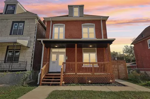 1226 Temple Pl, Saint Louis, MO 63112