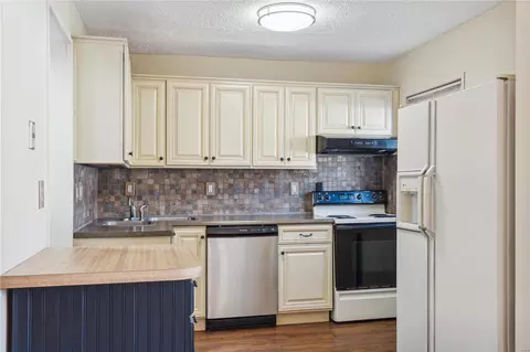 Kitchen - 120 Carmel Woods Dr, Ellisville, MO 63021 photo 2 of 2